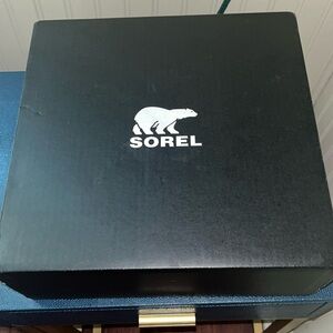 White and black Sorel ankle boots. Leather and Rubber Trip.